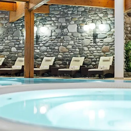 公寓 In With Shared Swimming Pool