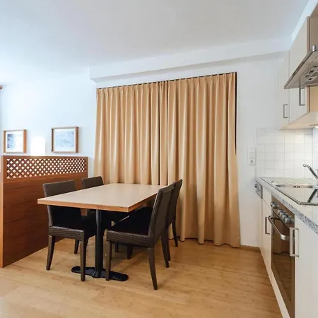 In With Shared Swimming Pool Apartman