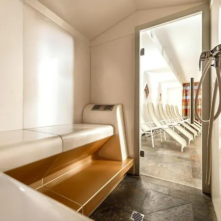 In With Shared Swimming Pool Apartman