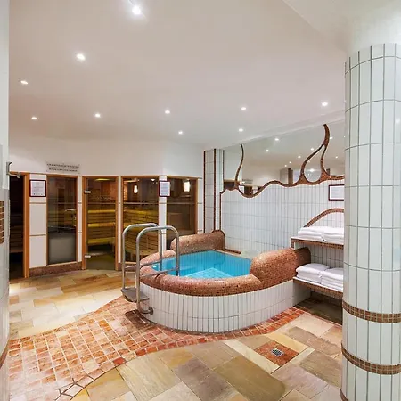 In With Shared Swimming Pool